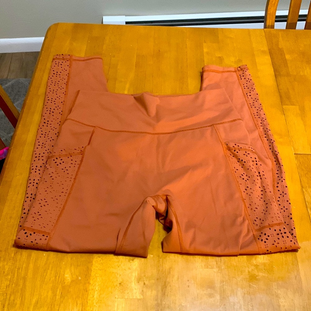 Aerie chill play move XL Orange printed cut out leggings with side pockets